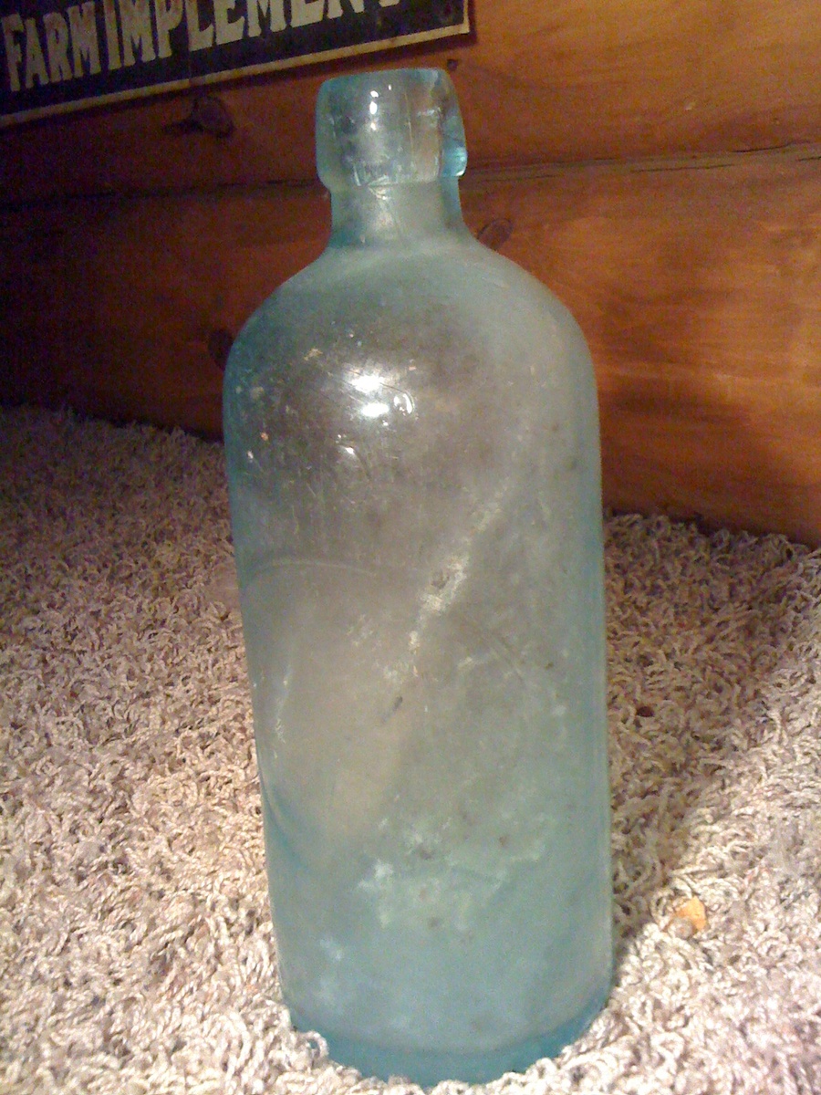 Need help identifying this bottle