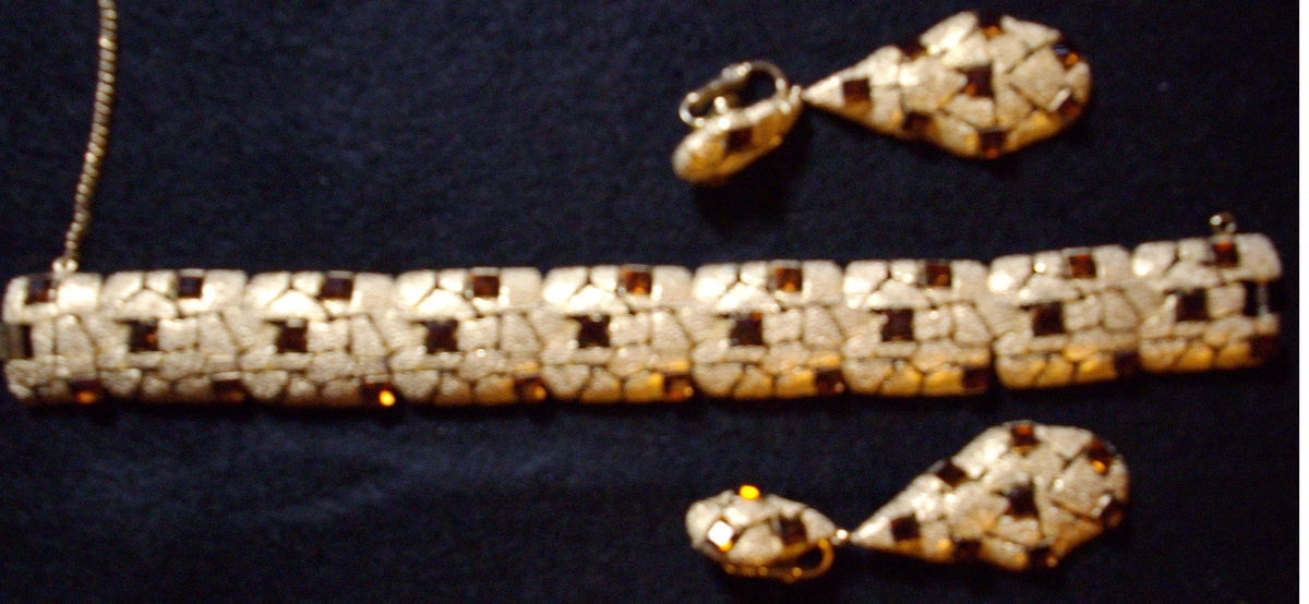 Vintage Demi Sets. - Costume Jewelry