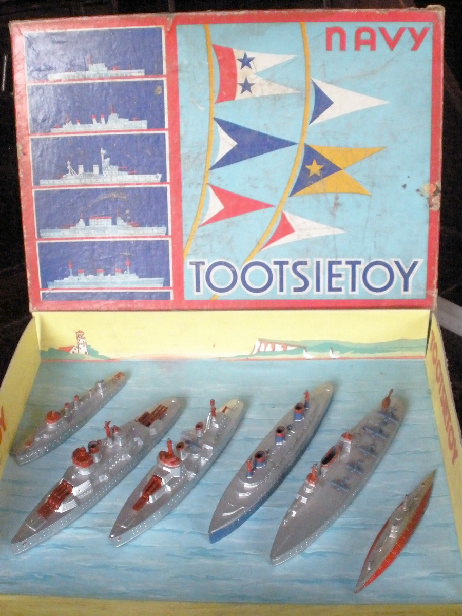 Tootsietoy Navy set 5750 boxed! Battleship, Crusier, Sub and more! - Model Cars