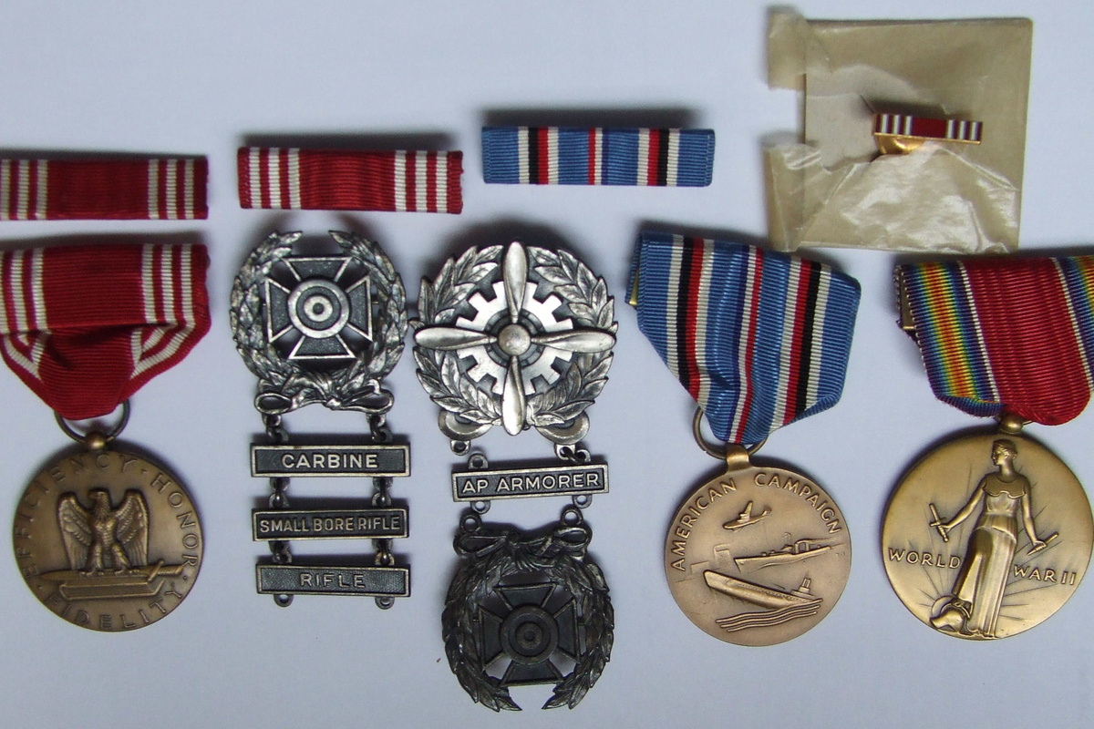 nice little collection of WW II Service Medals.