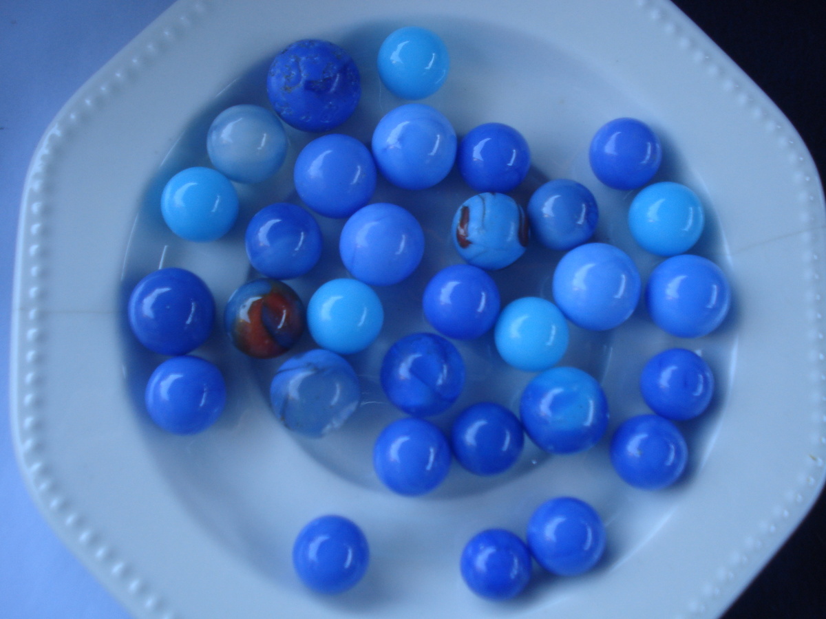 COLORFUL MARBLES, OLD OR KNEW NOT SURE