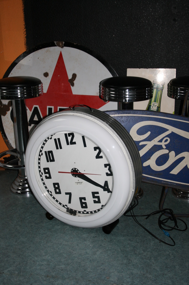 Neon Clock - Clocks