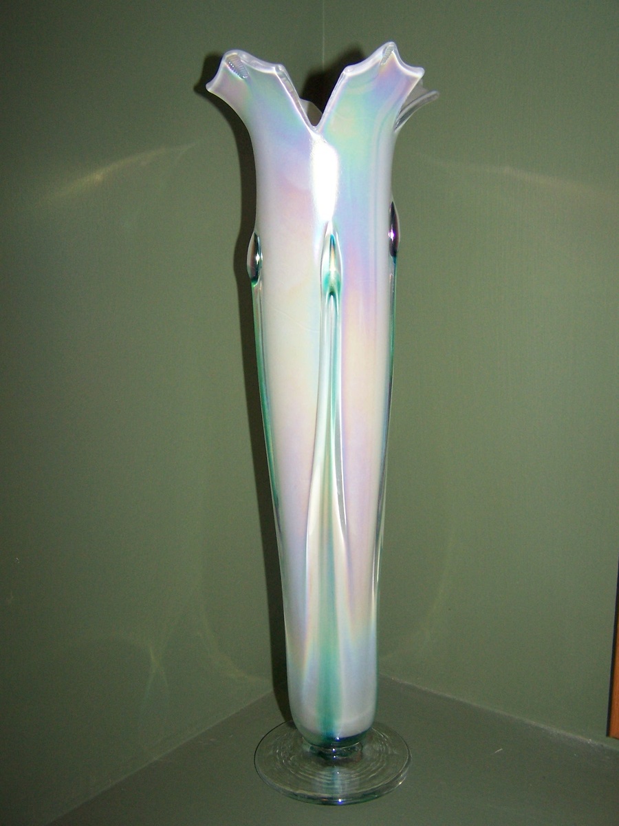 Art glass vase any info on signature? - Art Glass