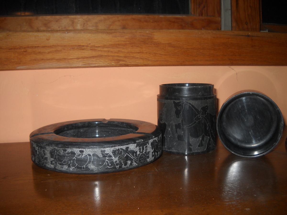 Black marble or granite ash tray and cigarette holder - Tobacciana