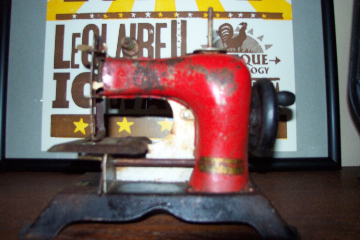 Toy Sewing Machine - Sewing