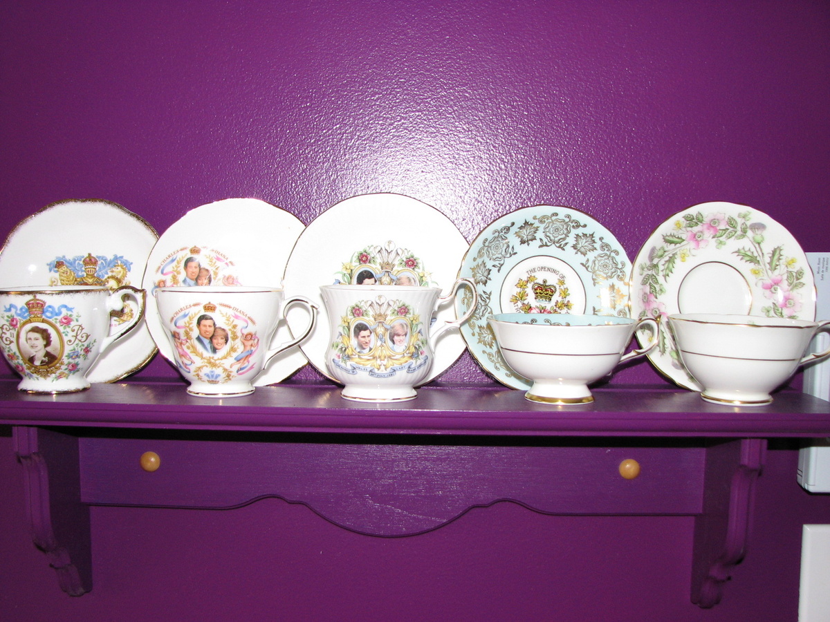 Cups and saucers - China and Dinnerware