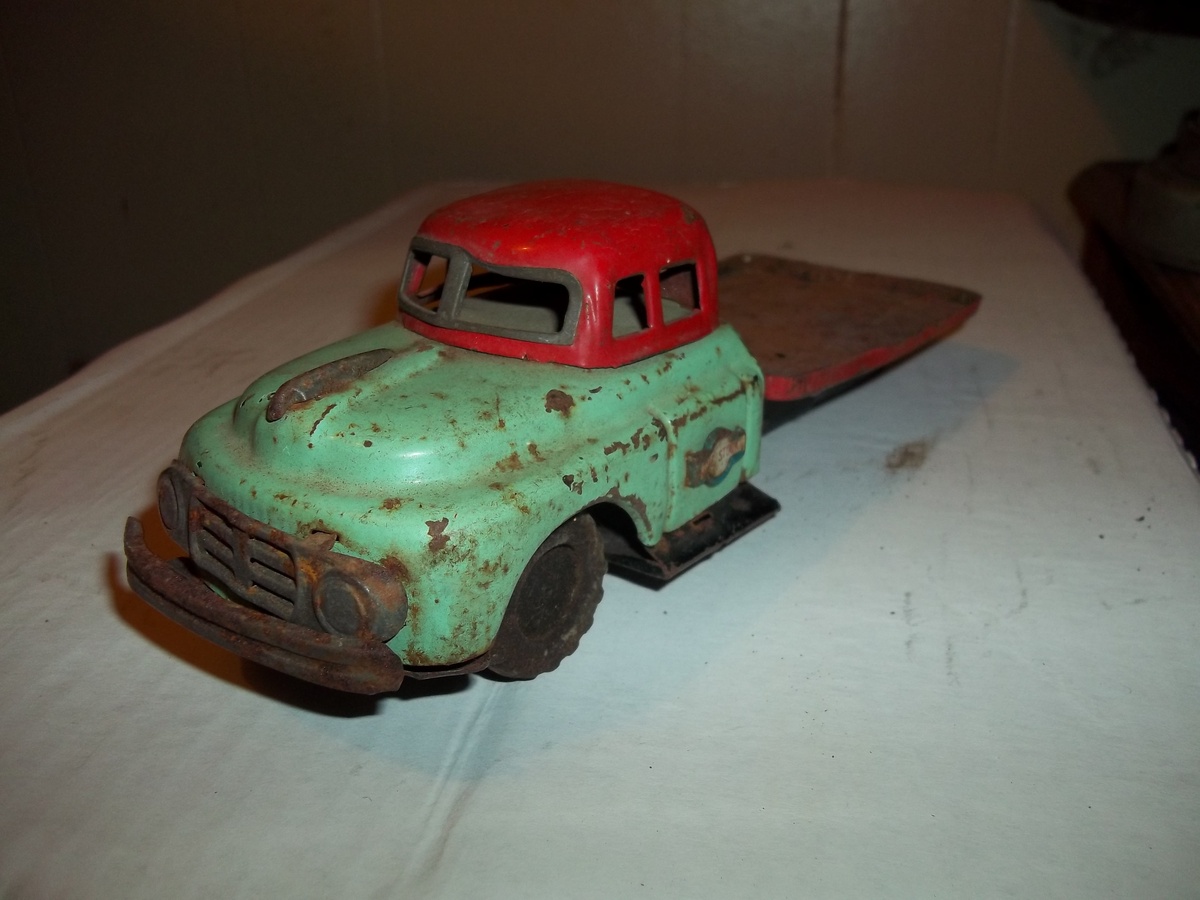 VINTAGE PRESSED TIN FRICTION DRIVE TRUCK - Model Cars