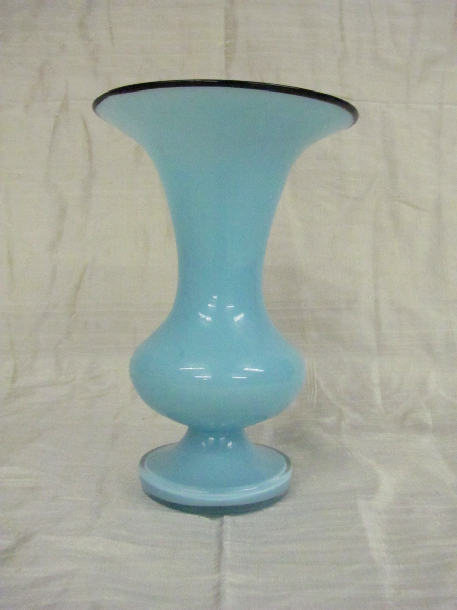 Checkeslovakia vase - Art Glass