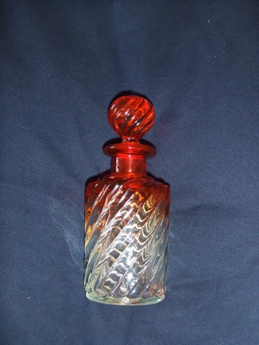 Baccarat swirl perfume with stopper