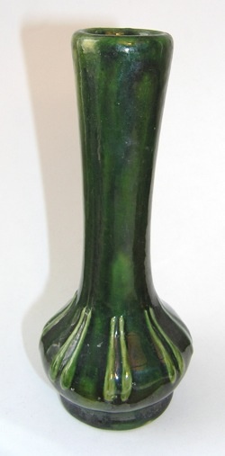 Help -- Need to ID a small vase. - Art Pottery