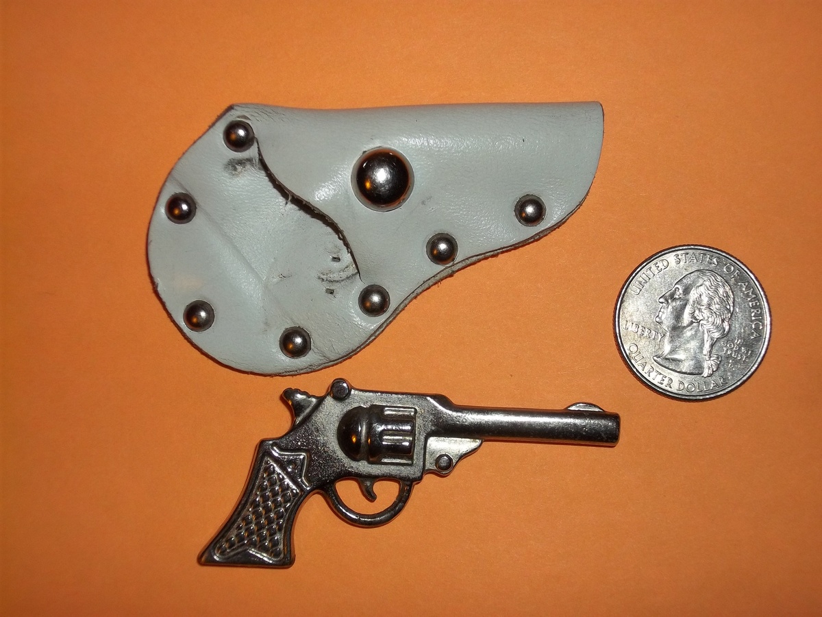 MINIATURE TOY PISTOL