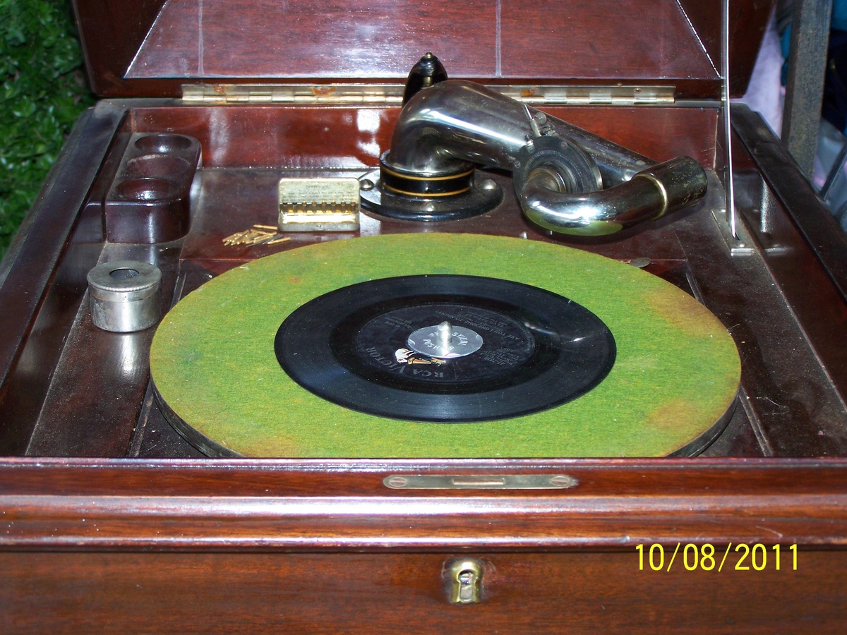 Victor Victorola  - Records