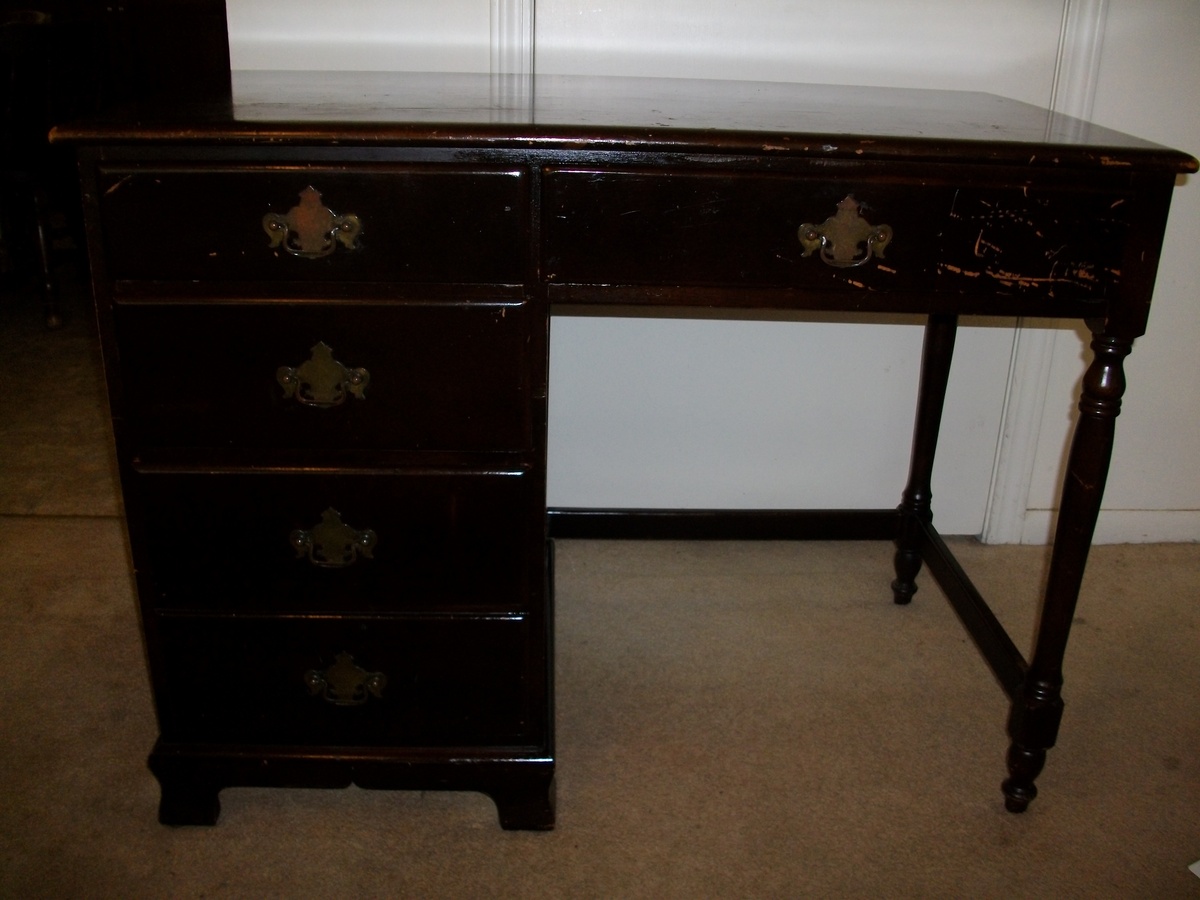 baumritter desk for $25 dollars - Furniture