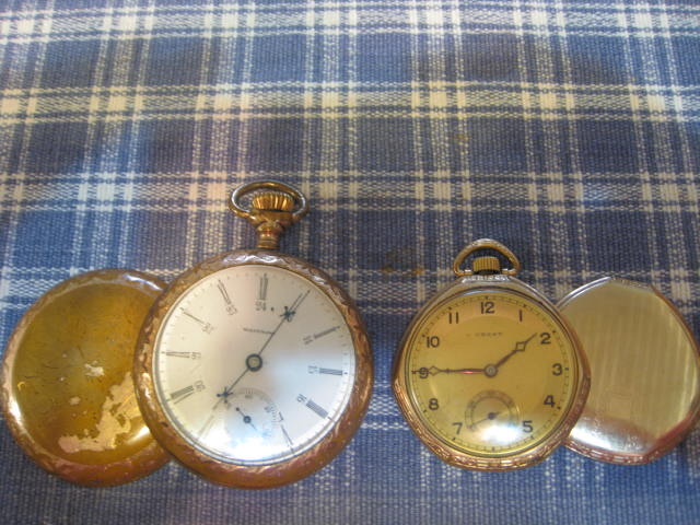 Wondering what year for both and smaller watch is Crest? Cant find Crest