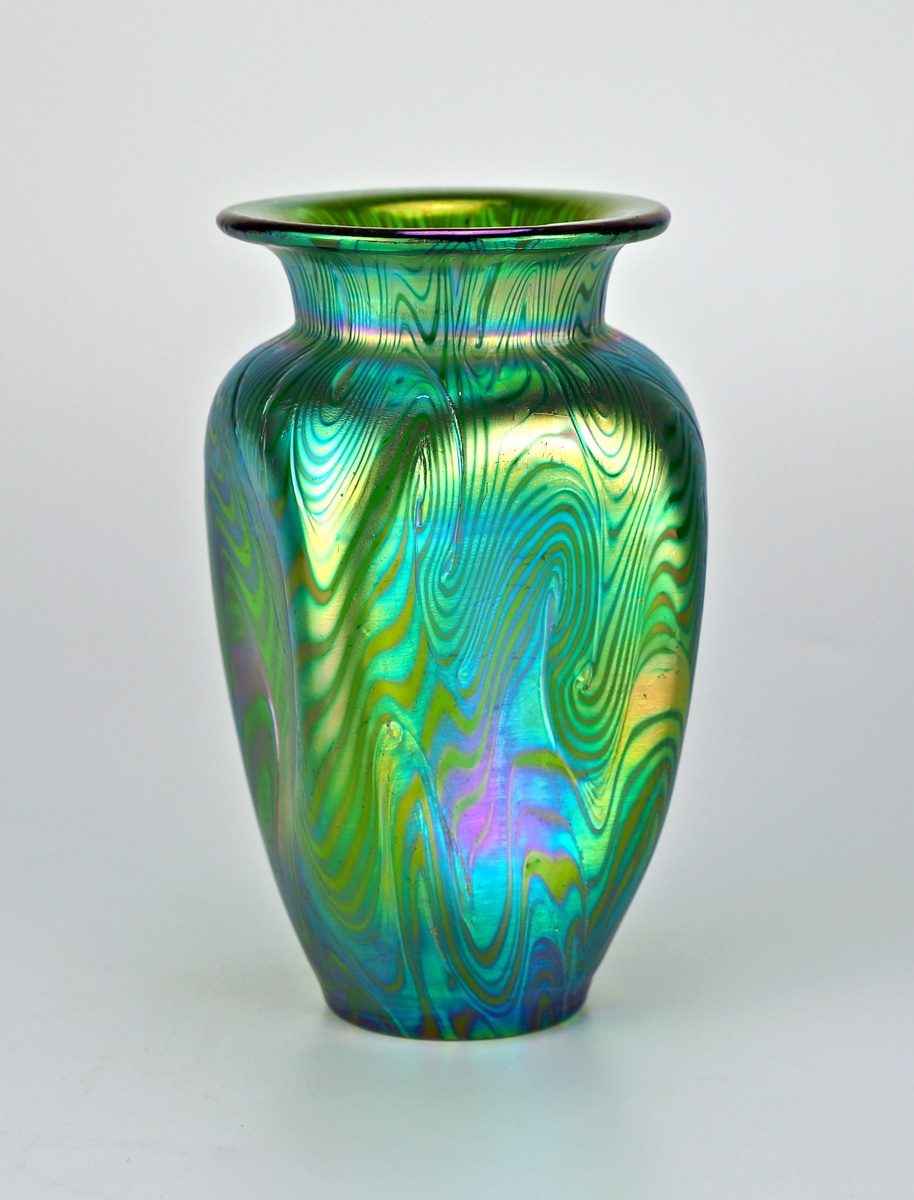 Loetz Phänomen Genre 7499 and Production Number 7499 with matching Loetz Pampas - Art Glass