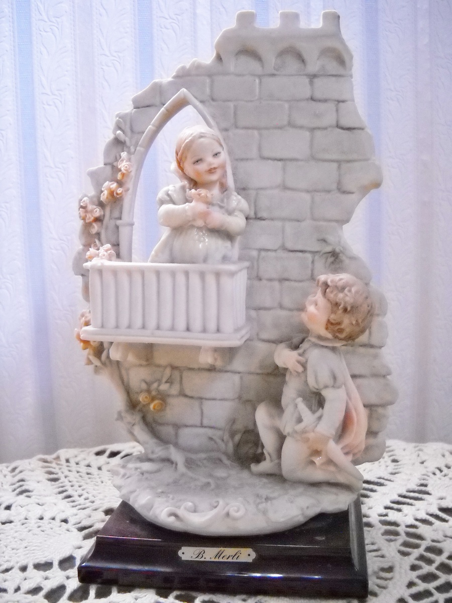 Mom's B Merli Romeo & Juliette Statue - Art Pottery