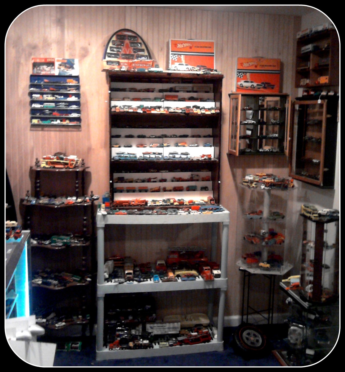 Husky's on the left, old Matchbox Mokos in the cabinet, Red Lines on the right... - Model Cars