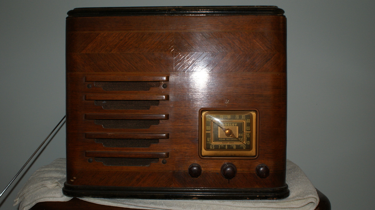 Crosley 33BG Home Recorder, Shortwave and Police radio - Radios