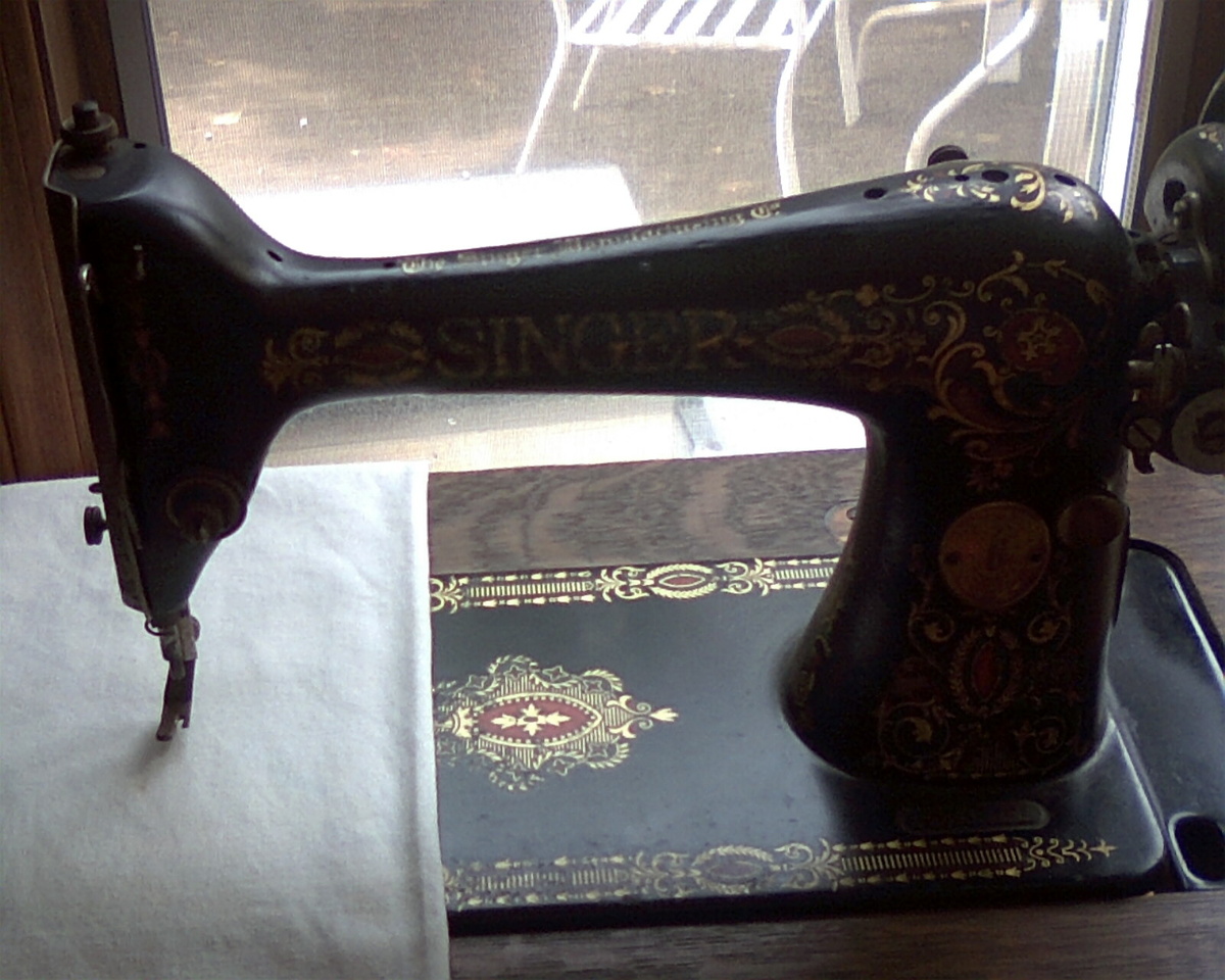 1800's Singer Sewing Machine - Sewing