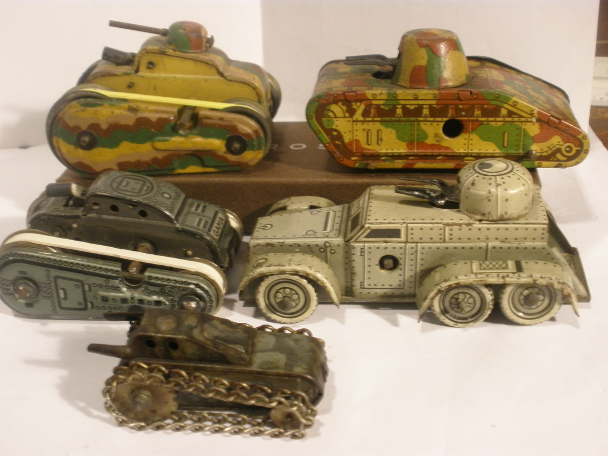 Miniture tin wind ups, military edition! Mixed makers, Gama, Kellermann, German and Japanese.  - Model Cars