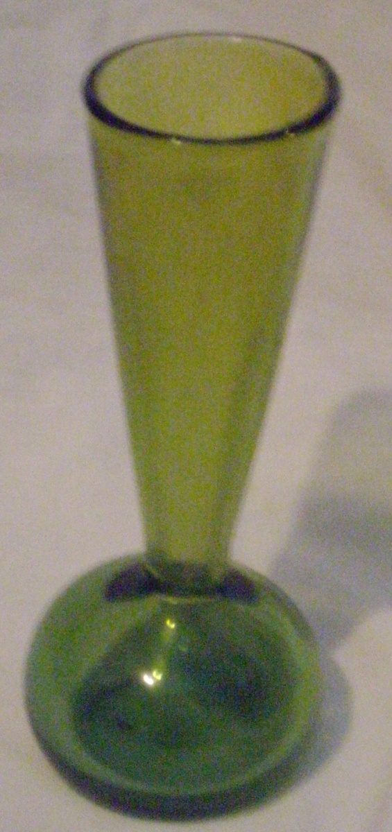 A few random pieces of art glass. - Art Glass