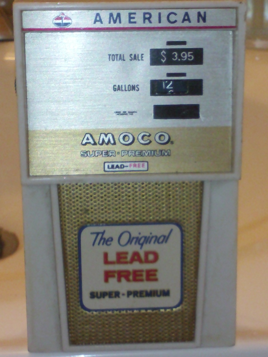 gas pump shaped am radio