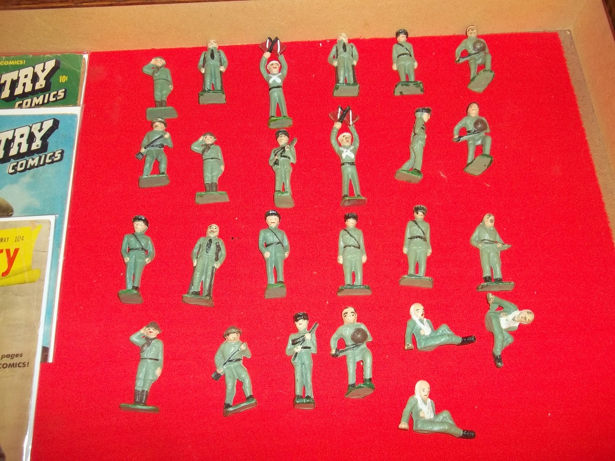 CAST TOY SOLDIERS - Action Figures