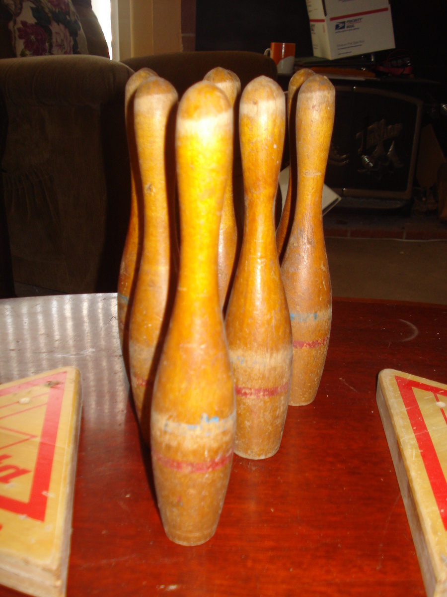 SET OF PINS  