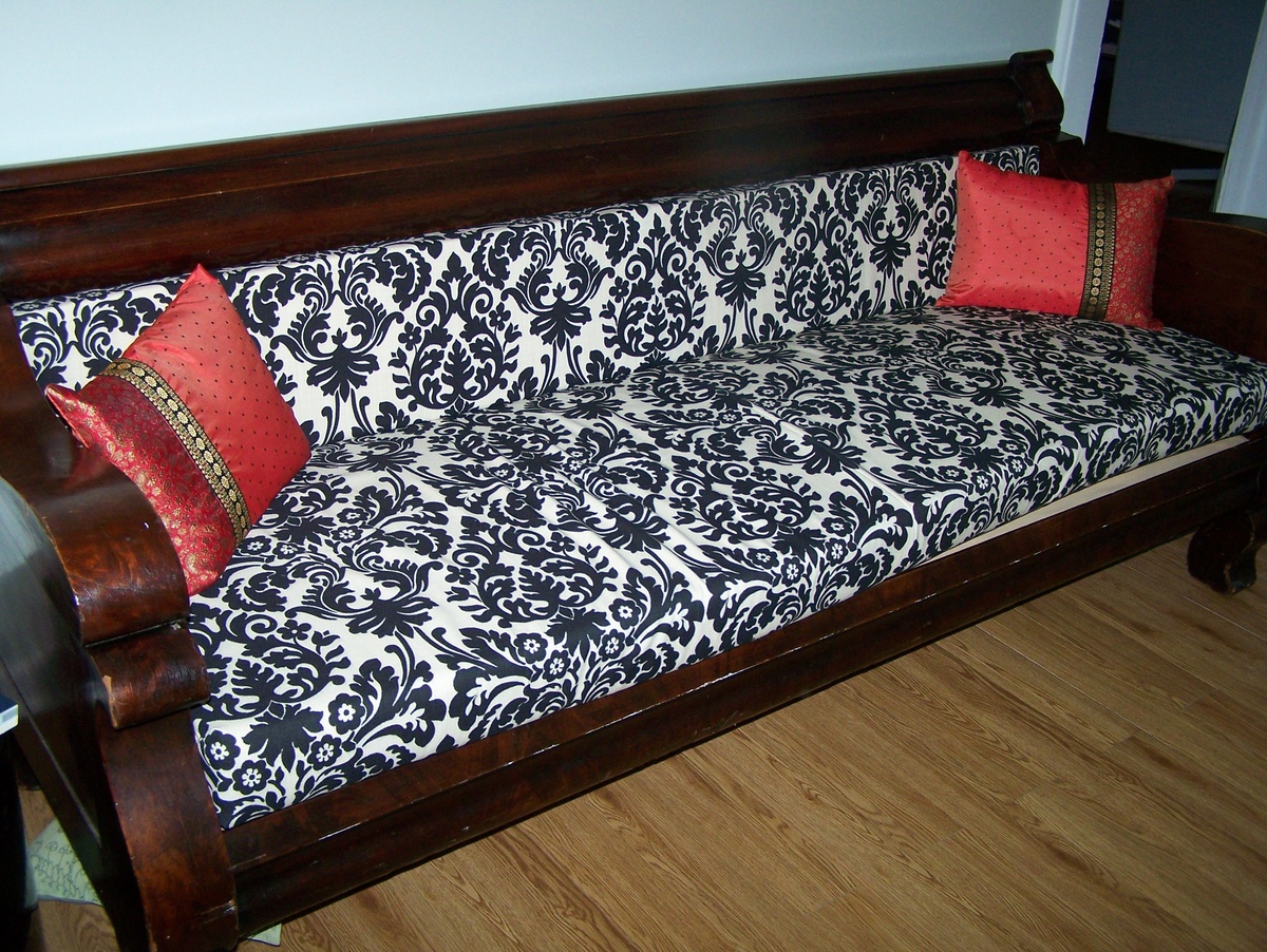 Mission Style Sofa?  Not sure what this is!can someone help with info and possible value.  Thank you