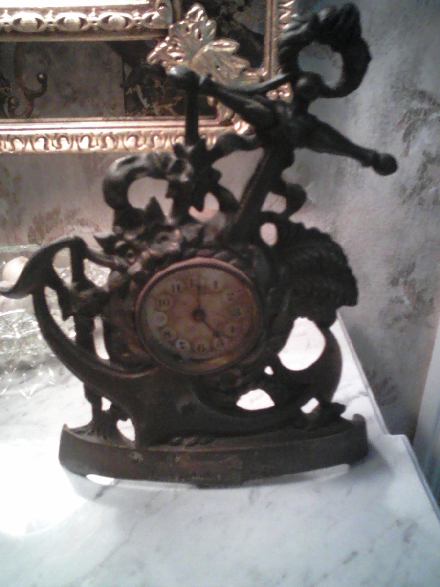 Circa 1899 Anchor Clock: "Patented April 25, 1899" - Clocks