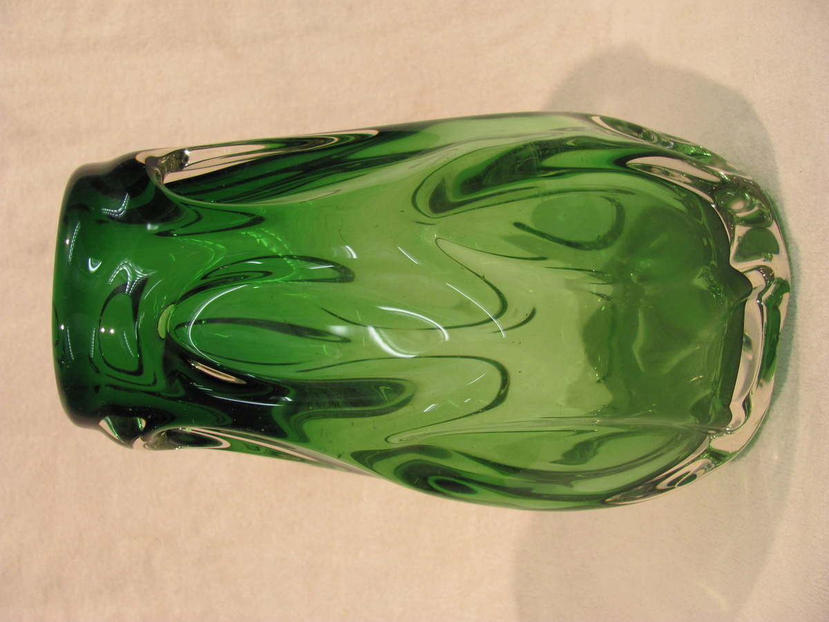 Chunky green retro vase - Art Glass