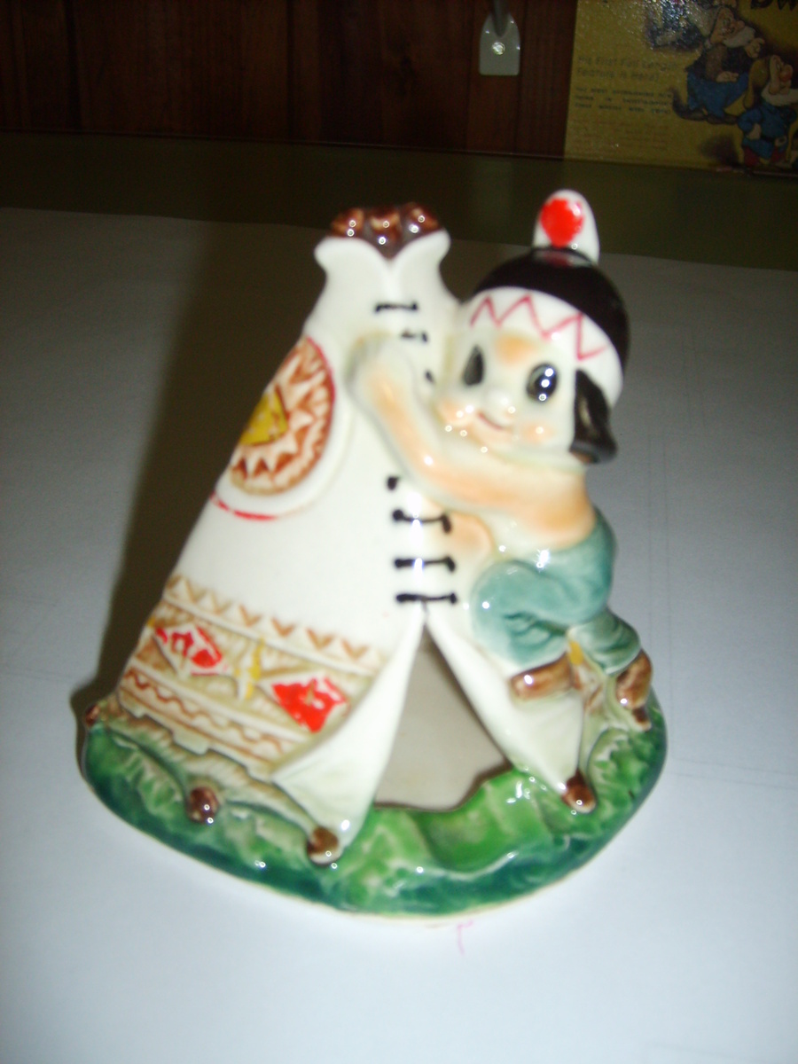 ceramic tee pee ash trey - Tobacciana
