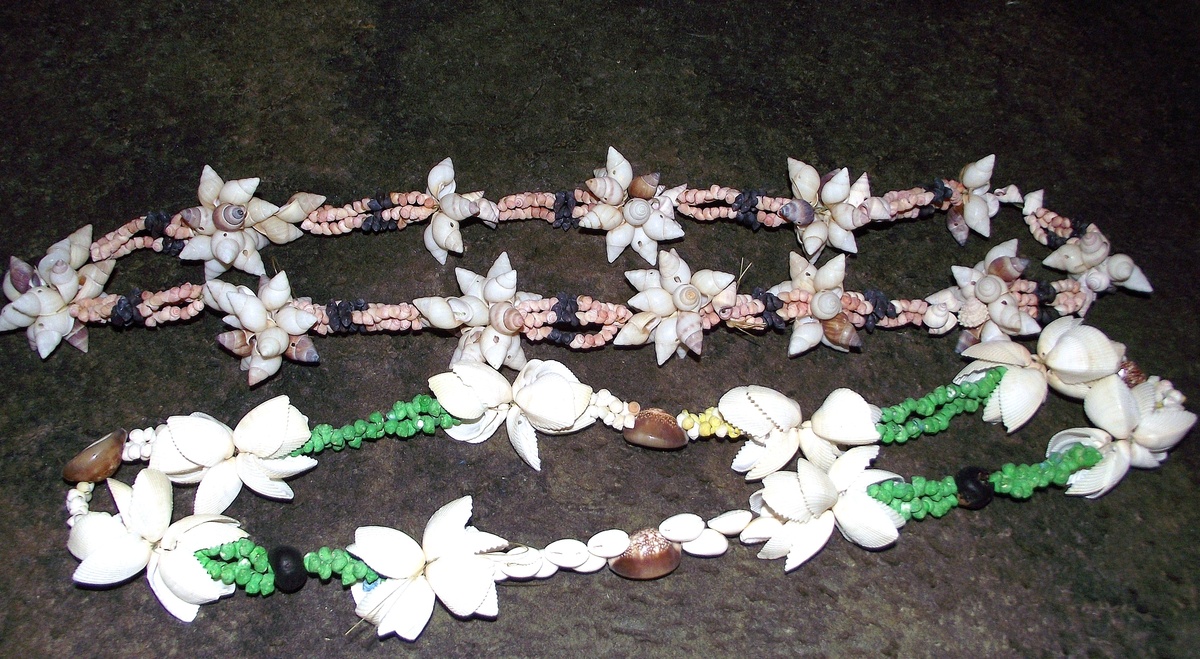 1973-sea shells from suva in fiji.--necklaces.