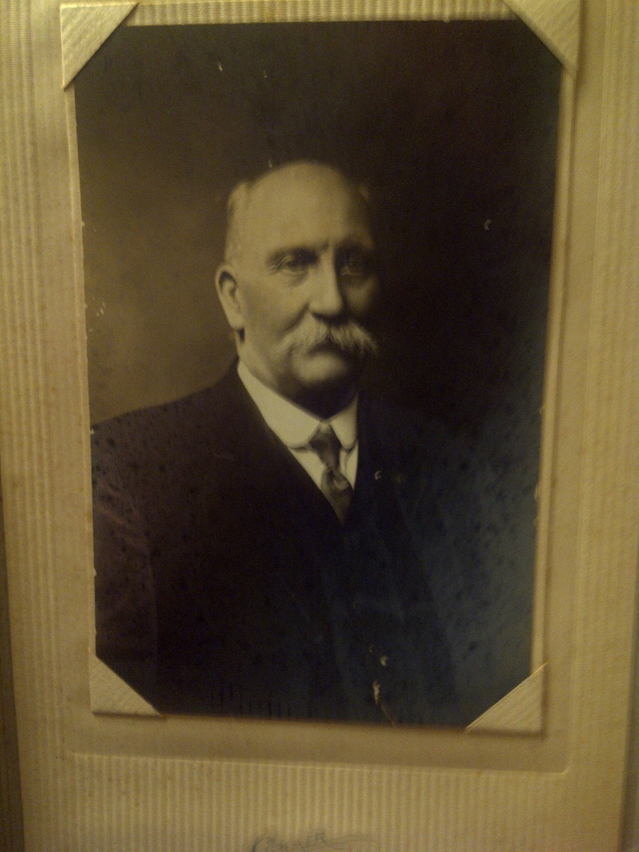 more tintype ambrotype maybe daguerriotype 