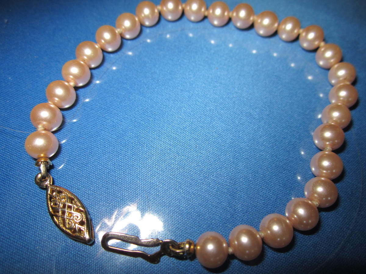  pearls  bracelet
