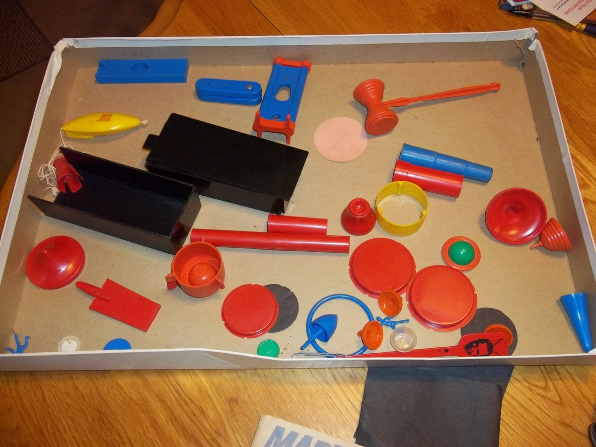 MY FAVORITE MARTIAN TRICK KIT - Games
