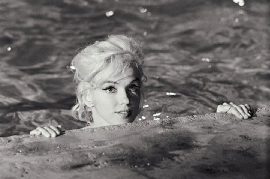 Naked Swimming Tits - Marilyn Monroe's Naked Attempt to Outshine Elizabeth Taylor ...