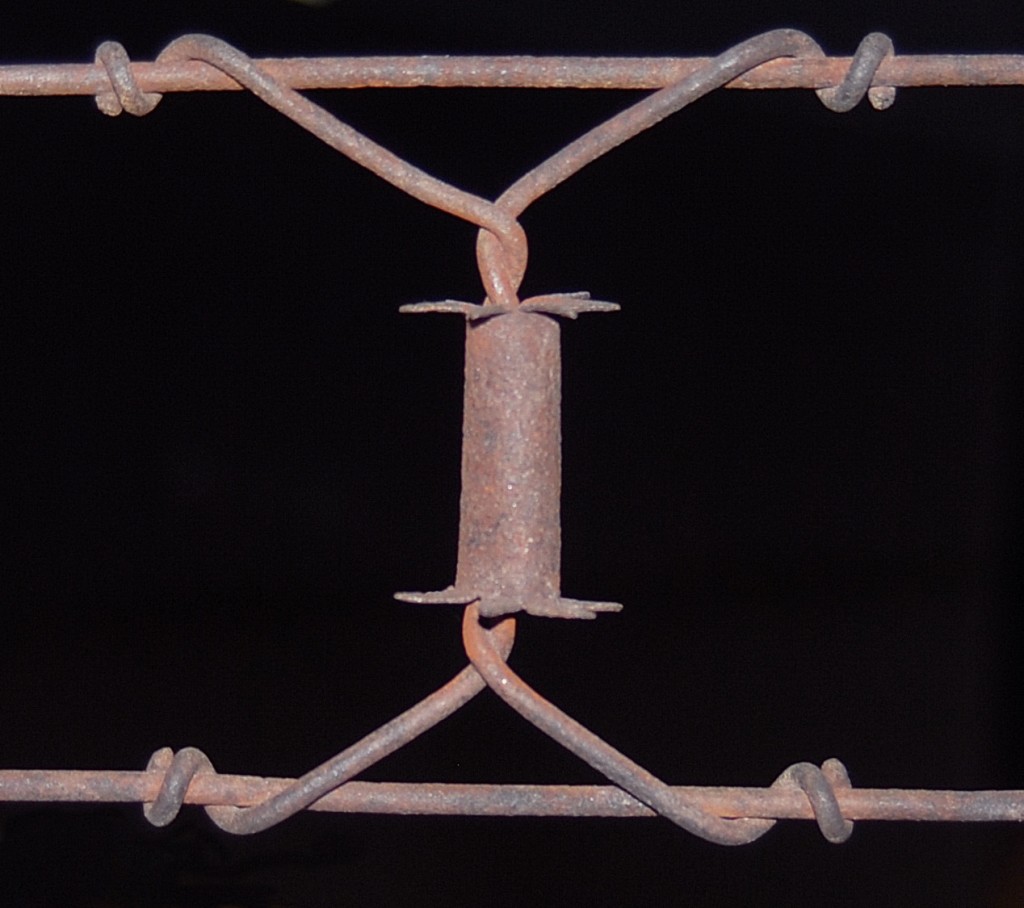 ANTIQUE BARBED BARB WIRE ROSS FOUR POINT  ROUND & FLAT DOUBLE DOG LEGGED BARBS 